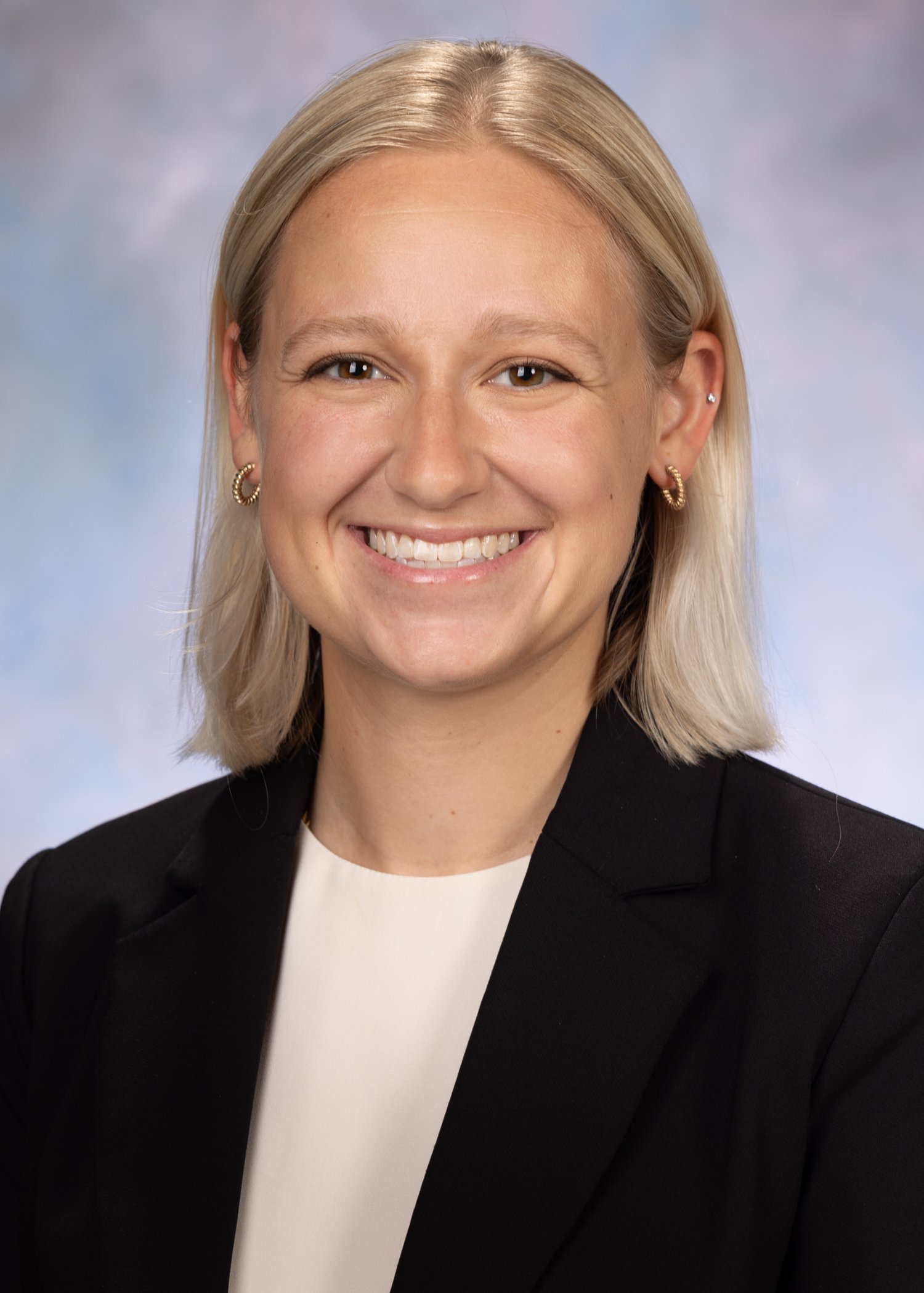 portrait of Hannah Schneider